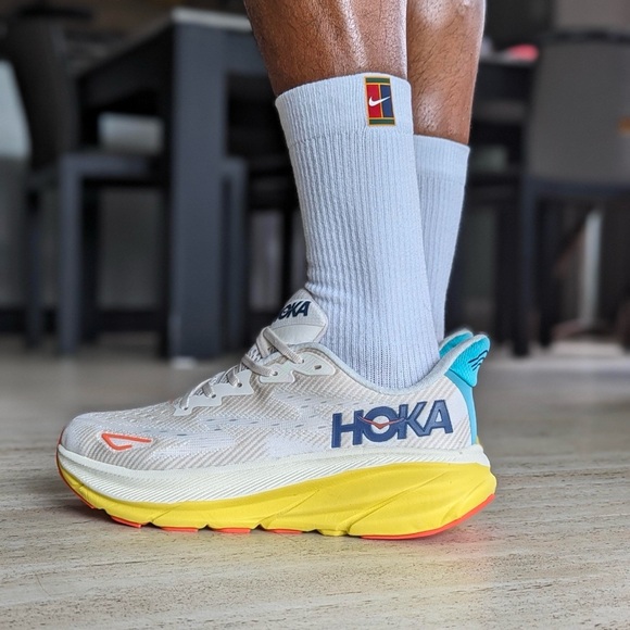 HOKA Clifton 9 in Eggnog/Passionfruit - Picture 3 of 6